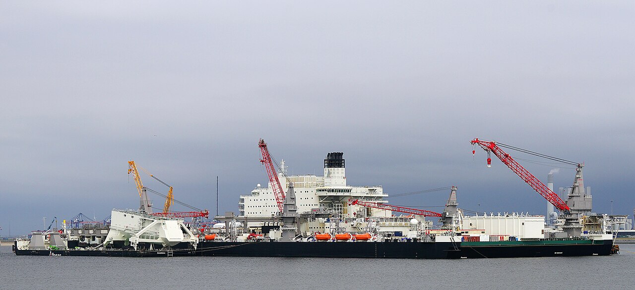Pioneering Spirit 起重船